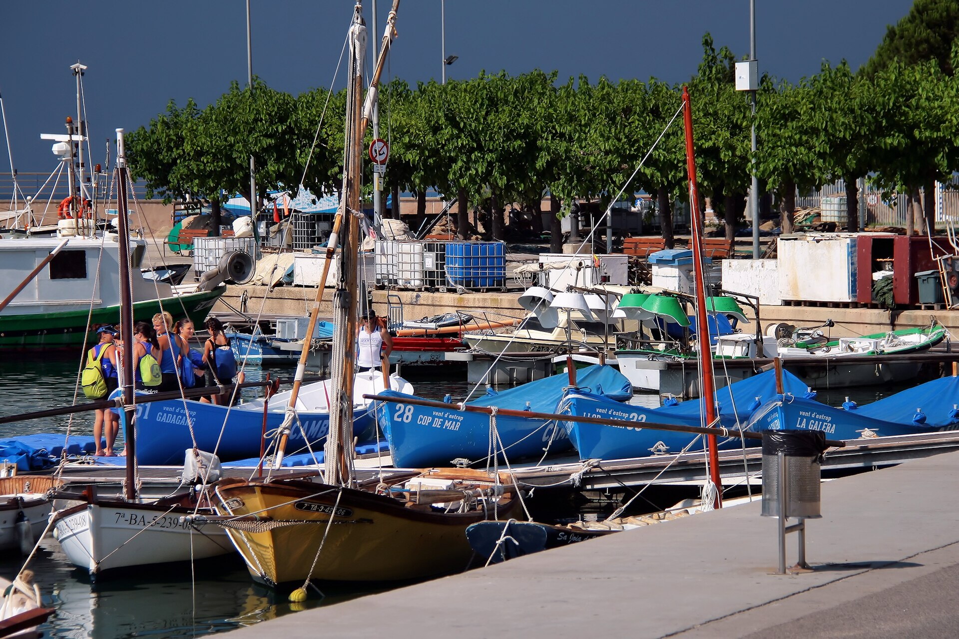 Barcas de pesca en el puerto de Cambrils